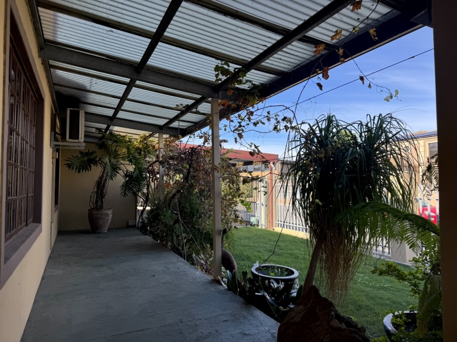 6 Bedroom Property for Sale in Haasendal Western Cape